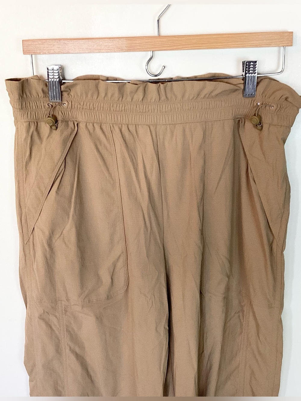 Athleta Trekkie High Rise Parachute Pants - Big Sur Brown - 10 - Picture 3 of 9